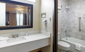 Suite, 1 King Bed with Sofa bed, Non Smoking