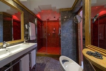 Superior Room, 1 King Bed