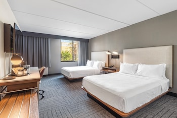 Room, 2 Queen Beds (Mobility/Hearing Accessible, Tub)