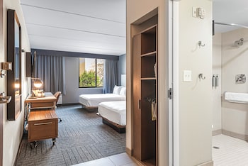 Room, 2 Queen Beds (Mobility/Hearing Access, Roll-In Shwr)