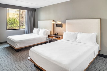 Room, 2 Queen Beds (Mobility/Hearing Accessible, Tub)