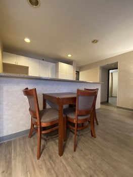 Suite, 2 Bedrooms (Spacious)