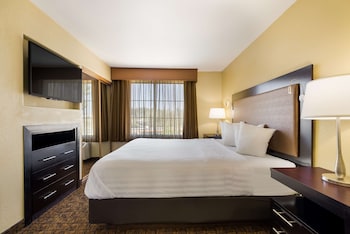 Suite, 1 King Bed with Sofa bed, Non Smoking, Refrigerator & Microwave (with Sofabed)