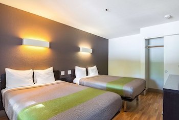 Standard Room, Multiple Beds, Non Smoking