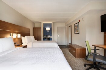 Room, 2 Queen Beds, Roll-in Shower (Communications, Mobility Accessible)