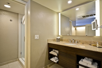 Room, 1 King Bed, Accessible (Hearing)
