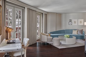 Junior Suite, 1 King Bed with Sofa bed