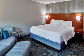 Deluxe Room, 1 King Bed with Sofa Bed Balcony/Patio