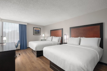 Standard Room, 2 Queen Beds, Mountain View