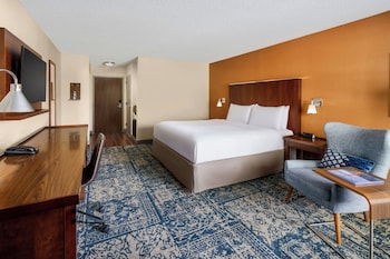 Room, 1 King Bed, Hearing Accessible (Mobility Accessible with Bathtub)