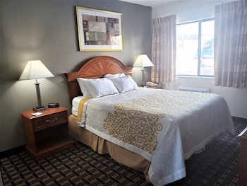 1 King Bed, 2 Queen Beds, 1-Bedroom Suite, Second Floor, No Elevator, NSMK