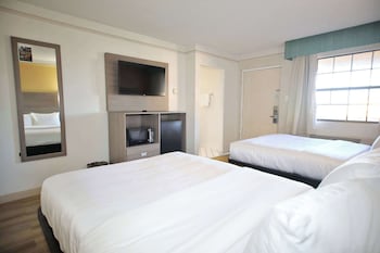 Standard Room, 2 Double Beds, Non Smoking