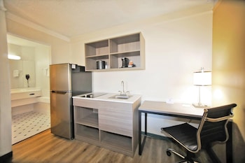 Kitchenette, 1 King Bed, Non Smoking