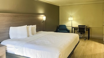 Deluxe Room (Tub)
