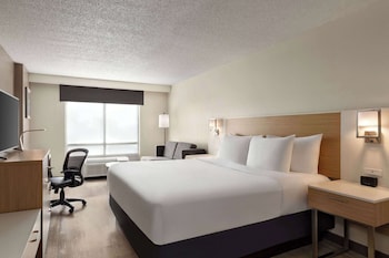 Deluxe Room, 1 King Bed with Sofa bed