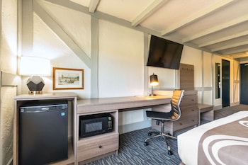 Standard Room, 2 Queen Beds, Non Smoking