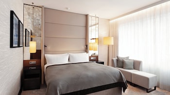 Classic Room, 1 King Bed, Club Lounge Access