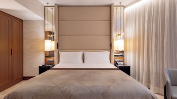 Junior Room, 1 King Bed