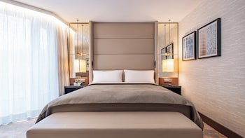 Club Room, 1 King Bed, Club Lounge Access