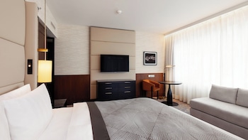 Classic Room, 1 King Bed, Club Lounge Access