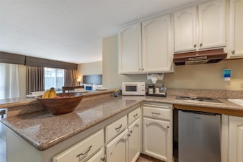 Suite, 1 King Bed, Non Smoking, Kitchenette