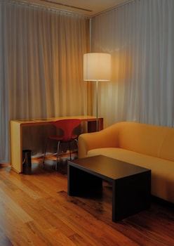 Studio Suite, 1 King Bed, Bathtub, Park View