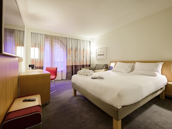 Executive Room, 1 Queen Bed with Sofa bed