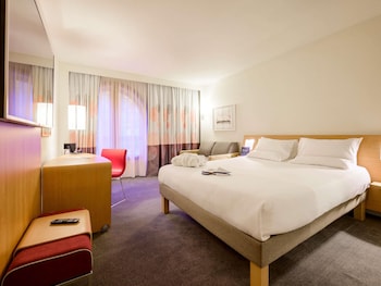 Executive Room, 1 Queen Bed with Sofa bed
