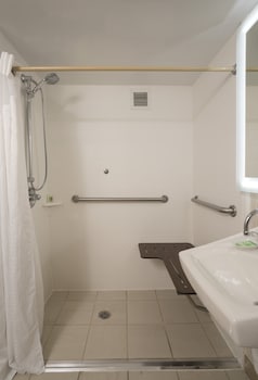Standard Room, 2 Double Beds, Accessible (Communications, Accessible Tub)