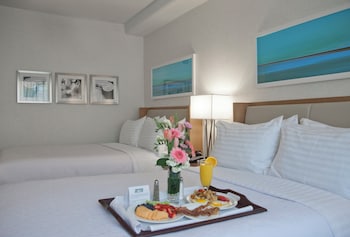 Standard Room, 2 Double Beds, Accessible (Communications, Accessible Tub)