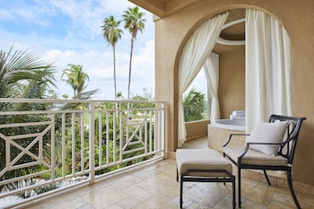 Lodge Island King Suite