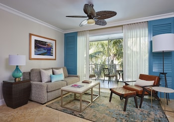 Lagoon View One Bedroom King Suite