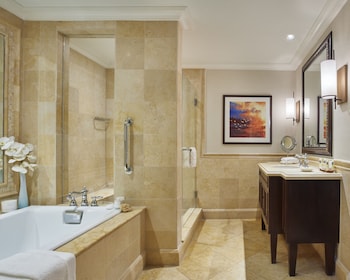 Lagoon View One Bedroom King Suite