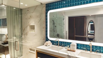 Premier Oceanfront Double Queen Suite