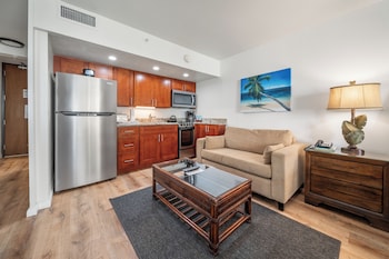 Studio, Ocean View (Unit 402)