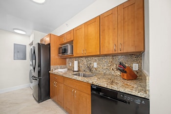 Condo, 2 Bedrooms, Oceanfront (Unit 1011, 2.5 Bath)