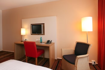 Comfort Room, 1 King Bed (Converts to 2 Twin Beds)