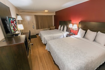 Deluxe Room, 2 Queen Beds (Smoke Free)
