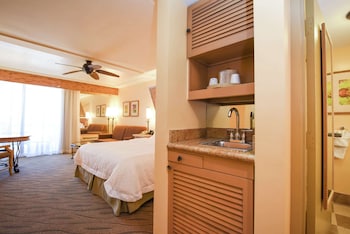 Room, 1 King Bed, Pool View