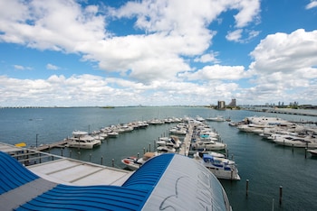 Junior Suite, 1 King Bed, Balcony, Bay View (Full)