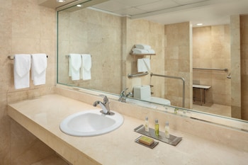 Room, 1 King Bed, Mobility Accessible, Balcony (Roll-In Shower)