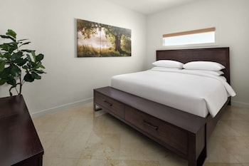 Penthouse, 4 Bedrooms (Condo)
