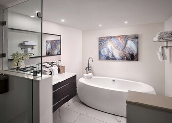 Condo, 3 Bedrooms