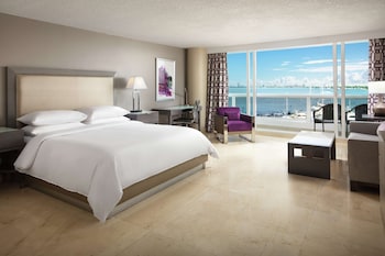 Junior Suite, 1 King Bed, Balcony, Bay View (Full)