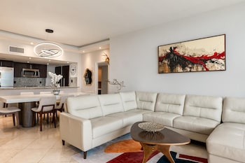 Penthouse, 4 Bedrooms (Condo)