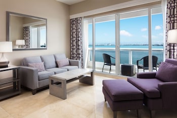 Junior Suite, 1 King Bed, Balcony, Bay View (Full)