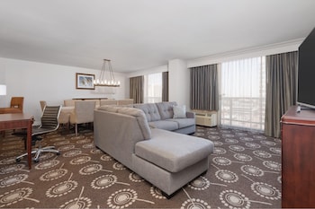 Suite, 1 King Bed with Sofa bed, Non Smoking (Parlor)