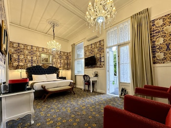Estate Room