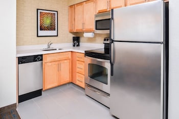 Suite, 2 Bedrooms (Mobility/Hearing Access, Roll-in Shwr)