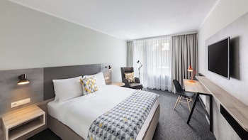 Standard Room, 1 Queen Bed, Balcony